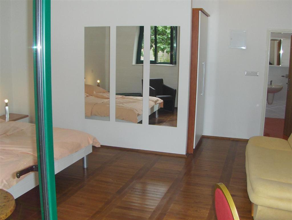 Kleine Hexe B&B Pension Пироваць Екстер'єр фото